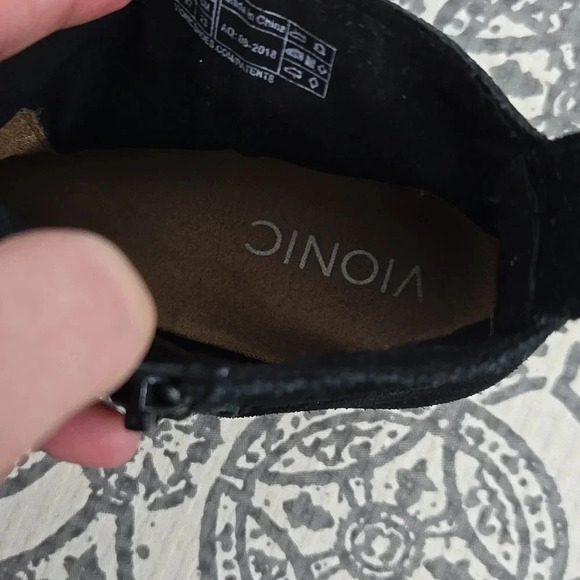 Vionic Vera Suede Bootie